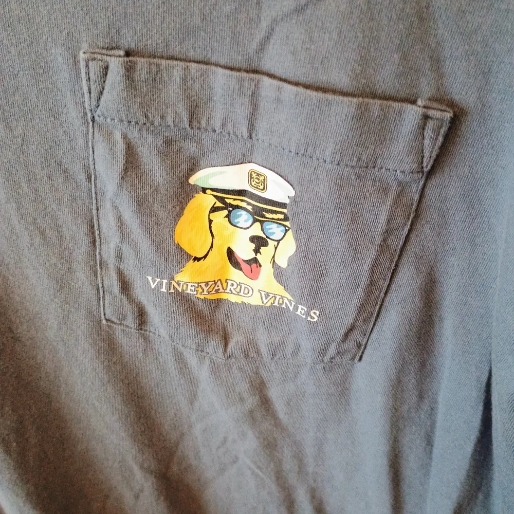 Vineyard Vines Blue Graphic Pocket Tee - Picture 3 of 4